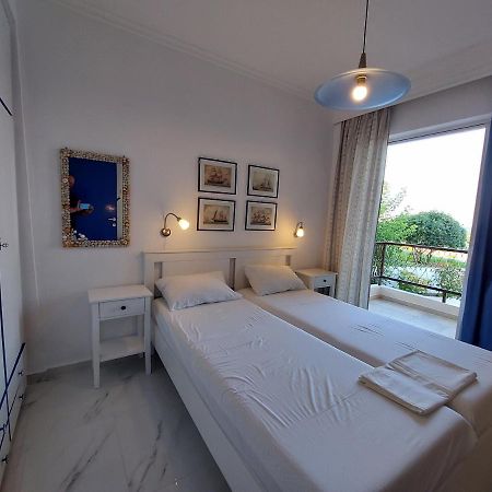 Santa Nera Beach Apartment Kariani Bagian luar foto
