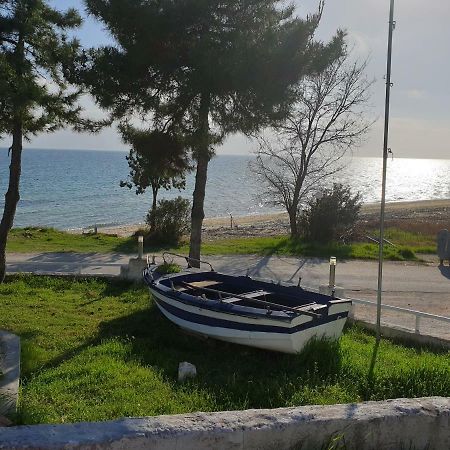 Santa Nera Beach Apartment Kariani Bagian luar foto