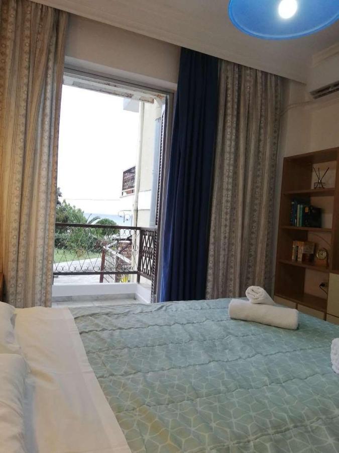 Santa Nera Beach Apartment Kariani Bagian luar foto