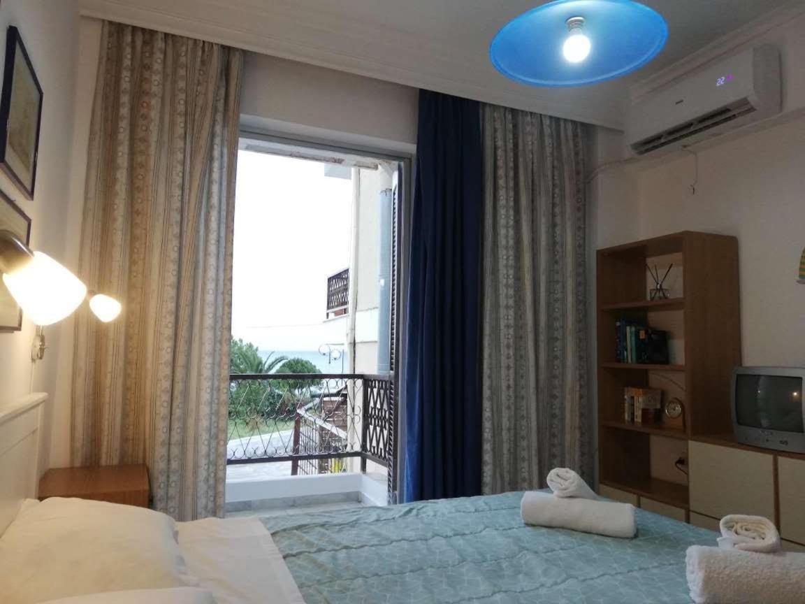 Santa Nera Beach Apartment Kariani Bagian luar foto