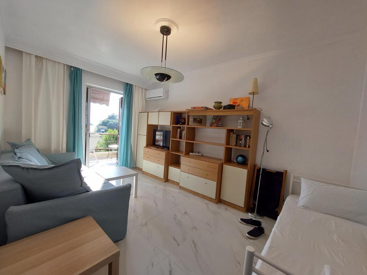 Santa Nera Beach Apartment Kariani Bagian luar foto