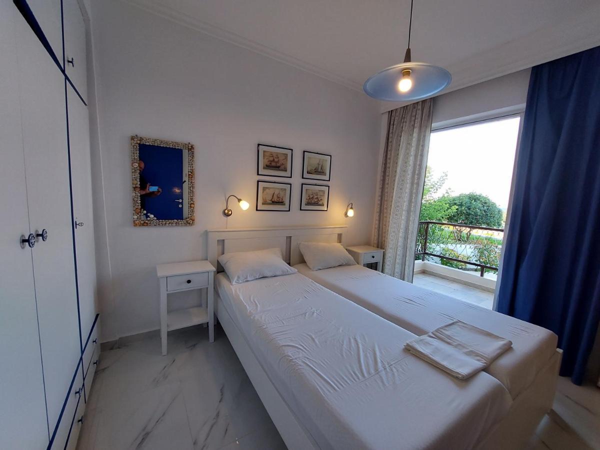 Santa Nera Beach Apartment Kariani Bagian luar foto