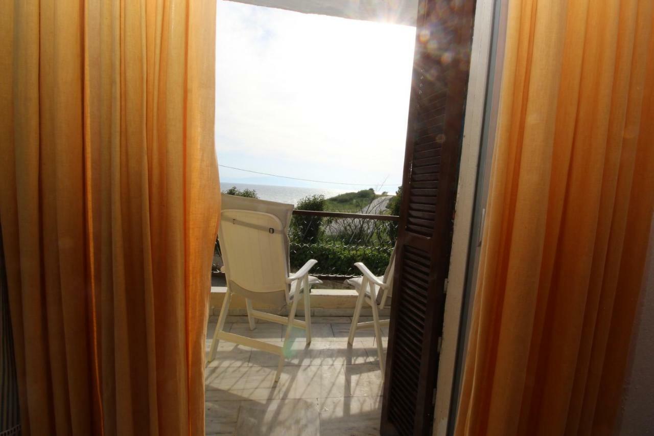 Santa Nera Beach Apartment Kariani Bagian luar foto