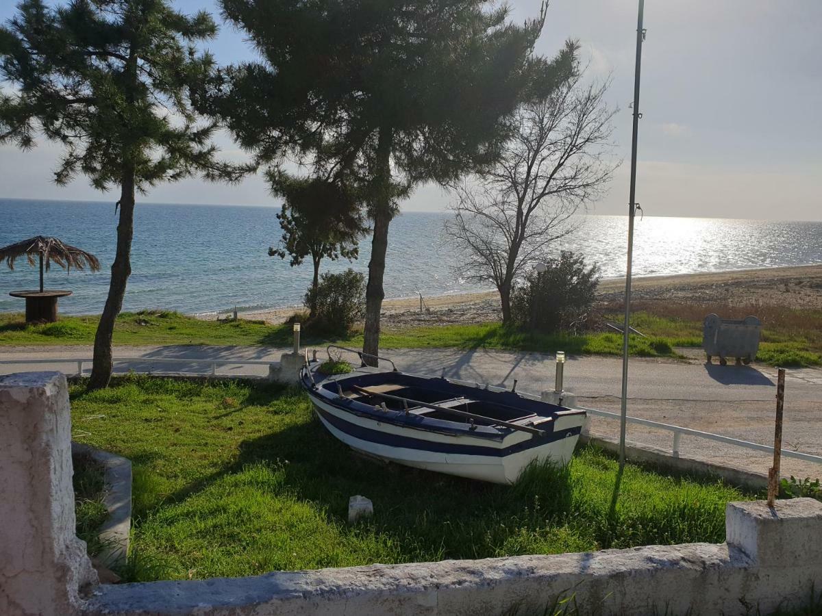 Santa Nera Beach Apartment Kariani Bagian luar foto