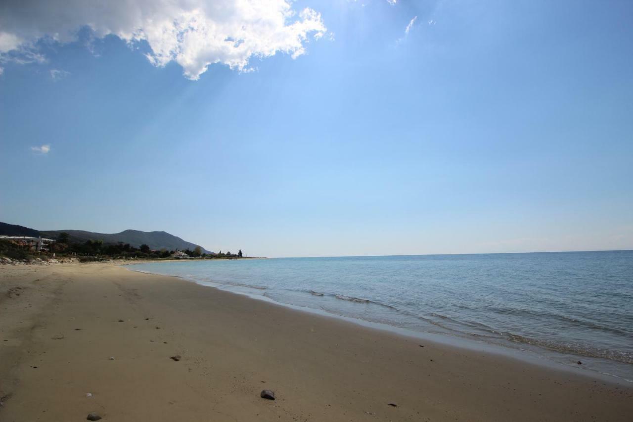 Santa Nera Beach Apartment Kariani Bagian luar foto