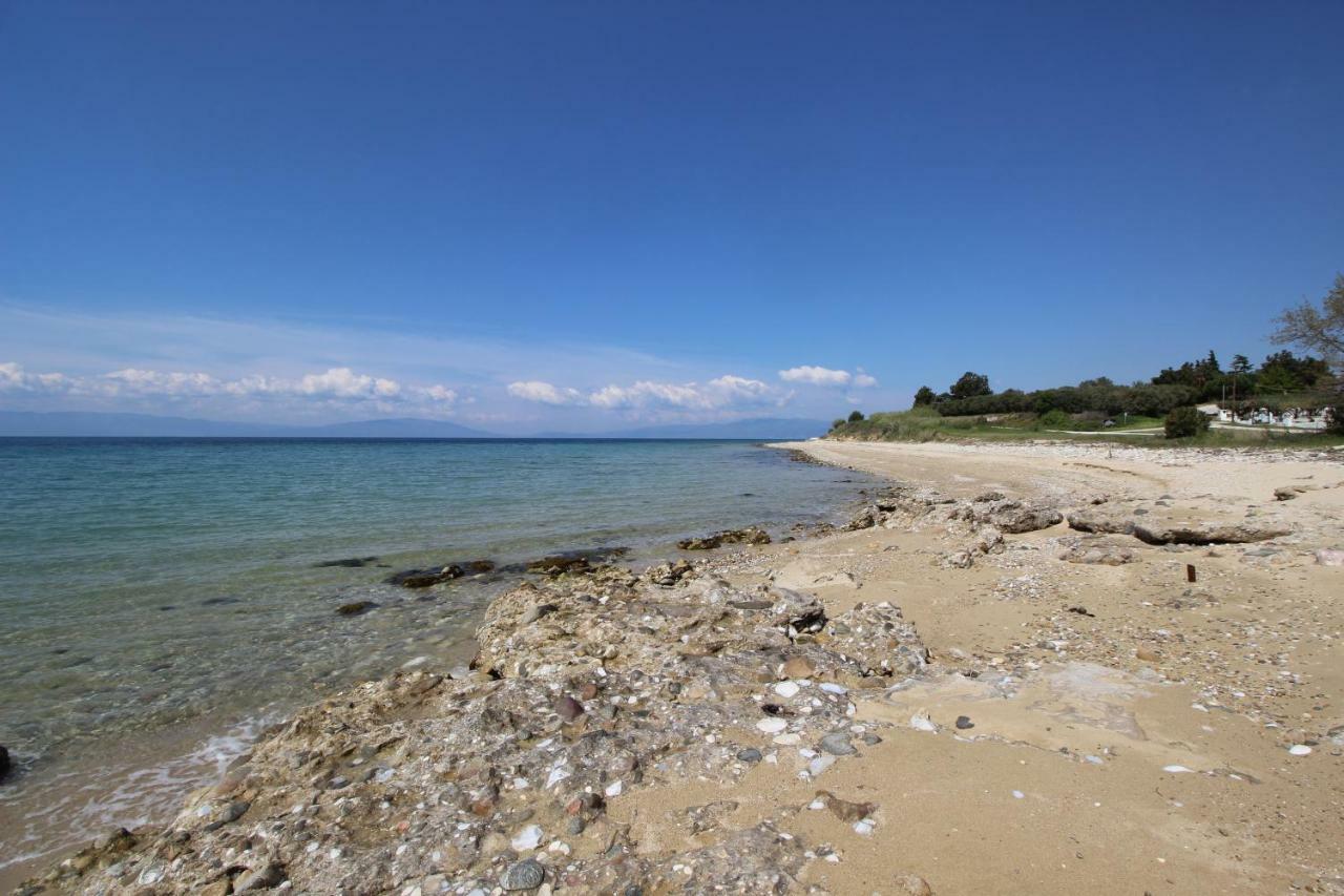 Santa Nera Beach Apartment Kariani Bagian luar foto