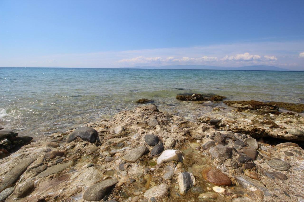 Santa Nera Beach Apartment Kariani Bagian luar foto