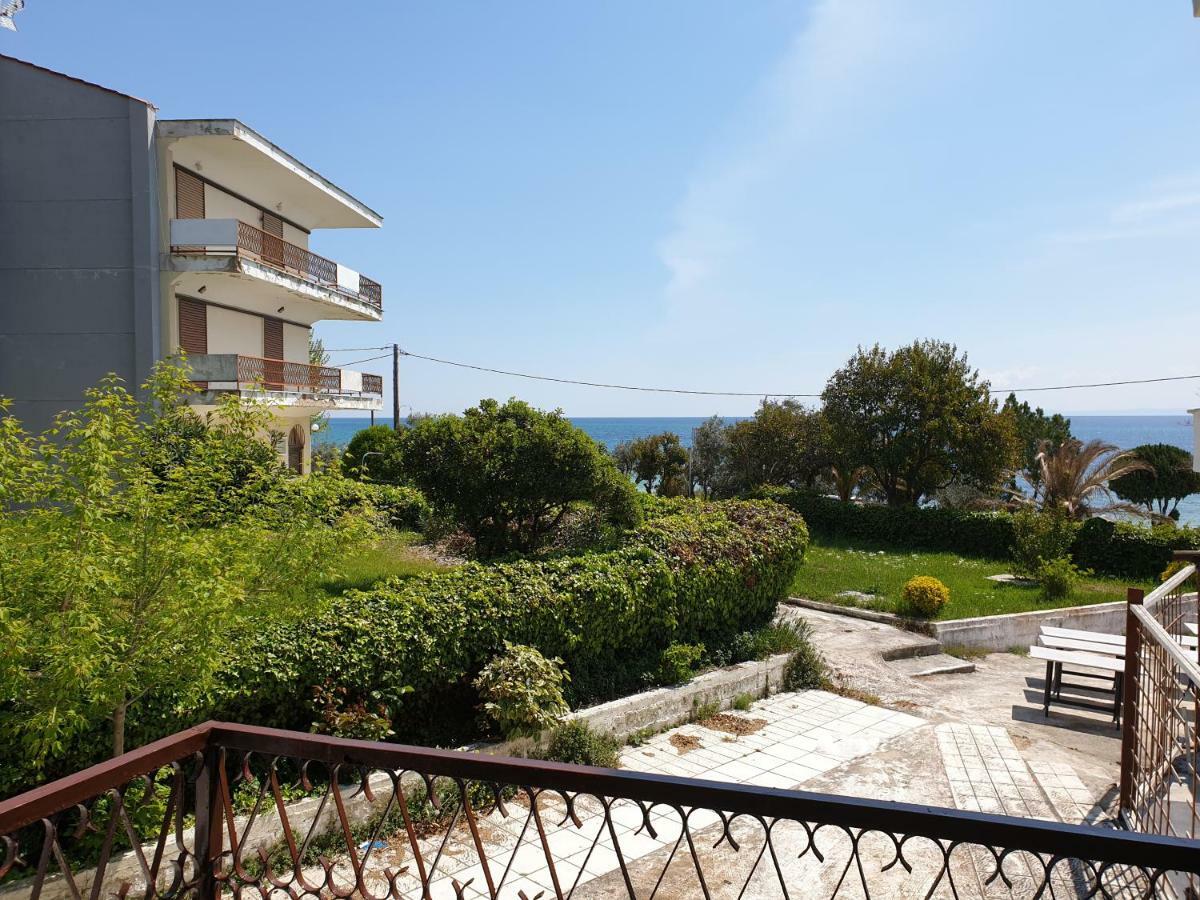 Santa Nera Beach Apartment Kariani Bagian luar foto