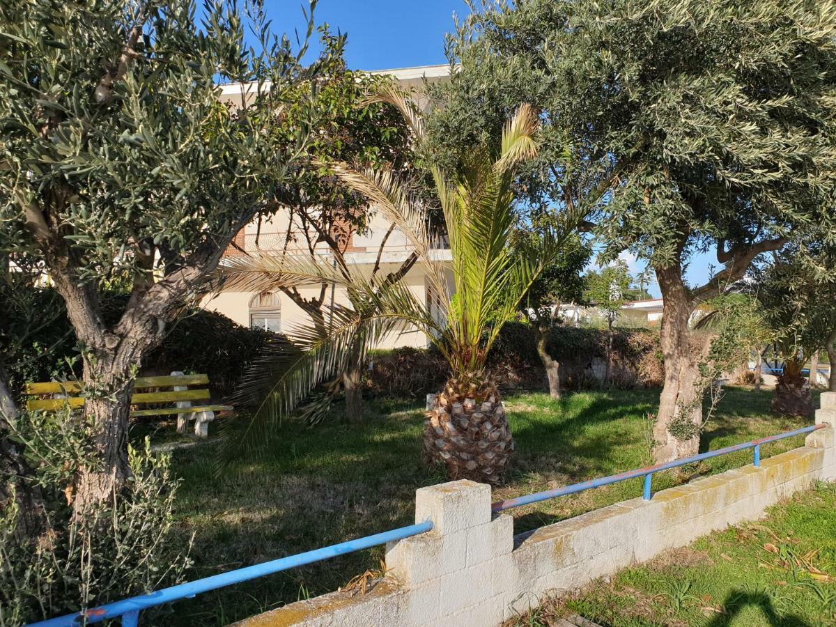 Santa Nera Beach Apartment Kariani Bagian luar foto