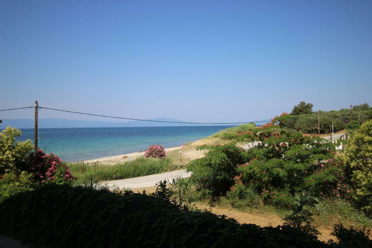 Santa Nera Beach Apartment Kariani Bagian luar foto