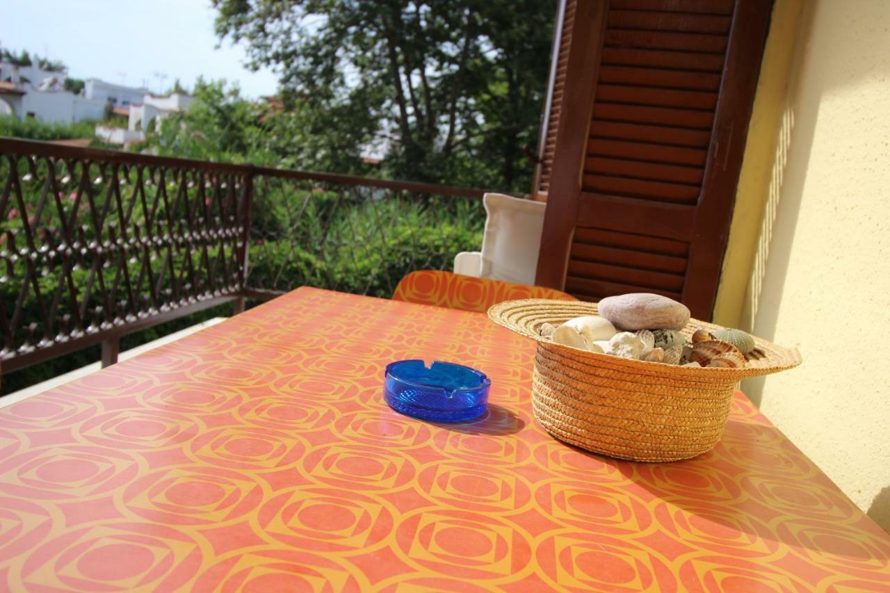 Santa Nera Beach Apartment Kariani Bagian luar foto