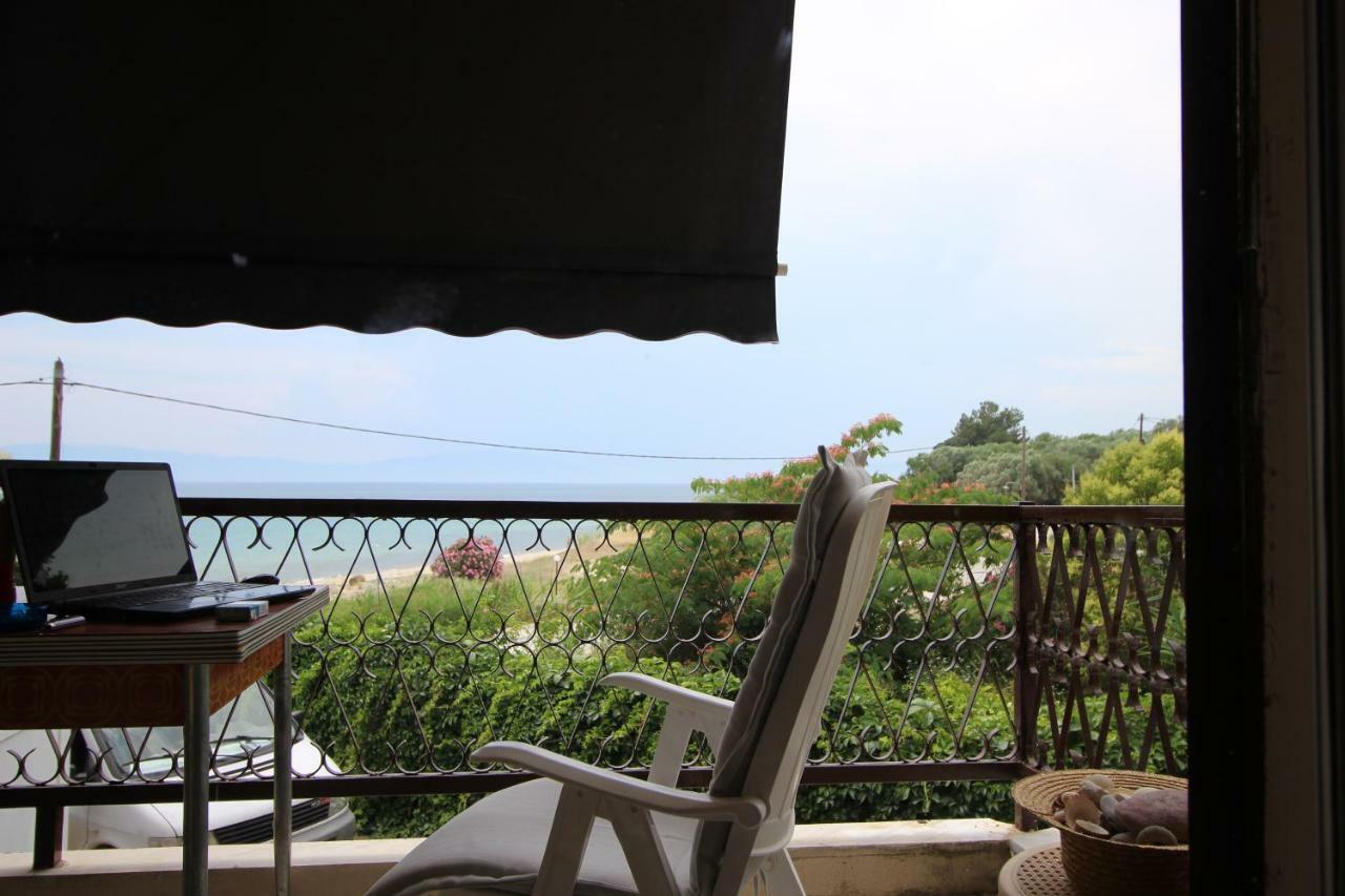Santa Nera Beach Apartment Kariani Bagian luar foto